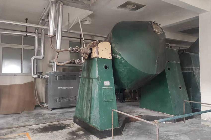 碳酸锂双锥回转真空干燥机控温