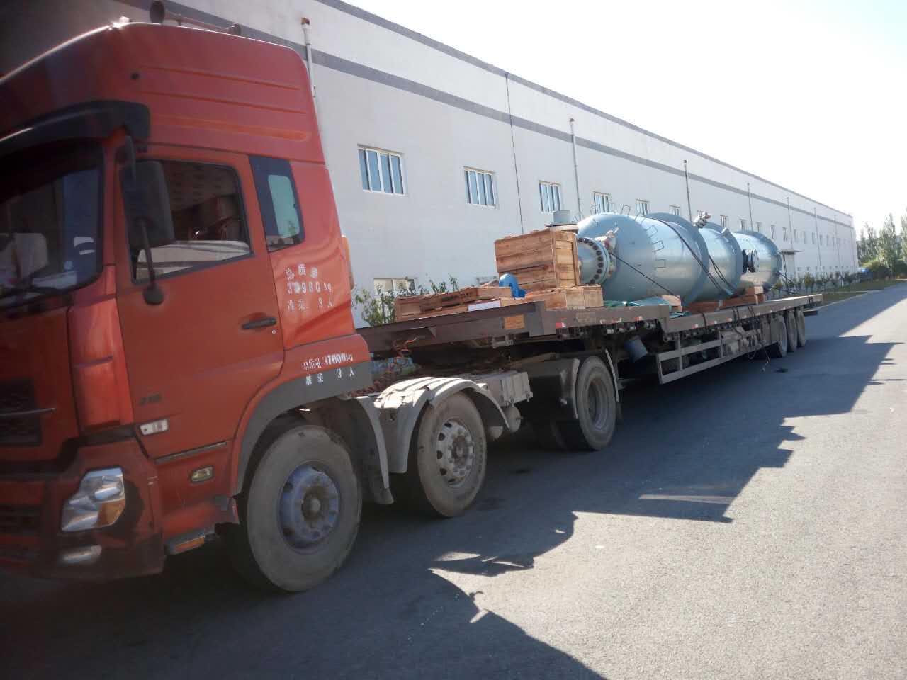 我公司为洛阳宏兴新能化工有限公司制造的反应器竣工发货