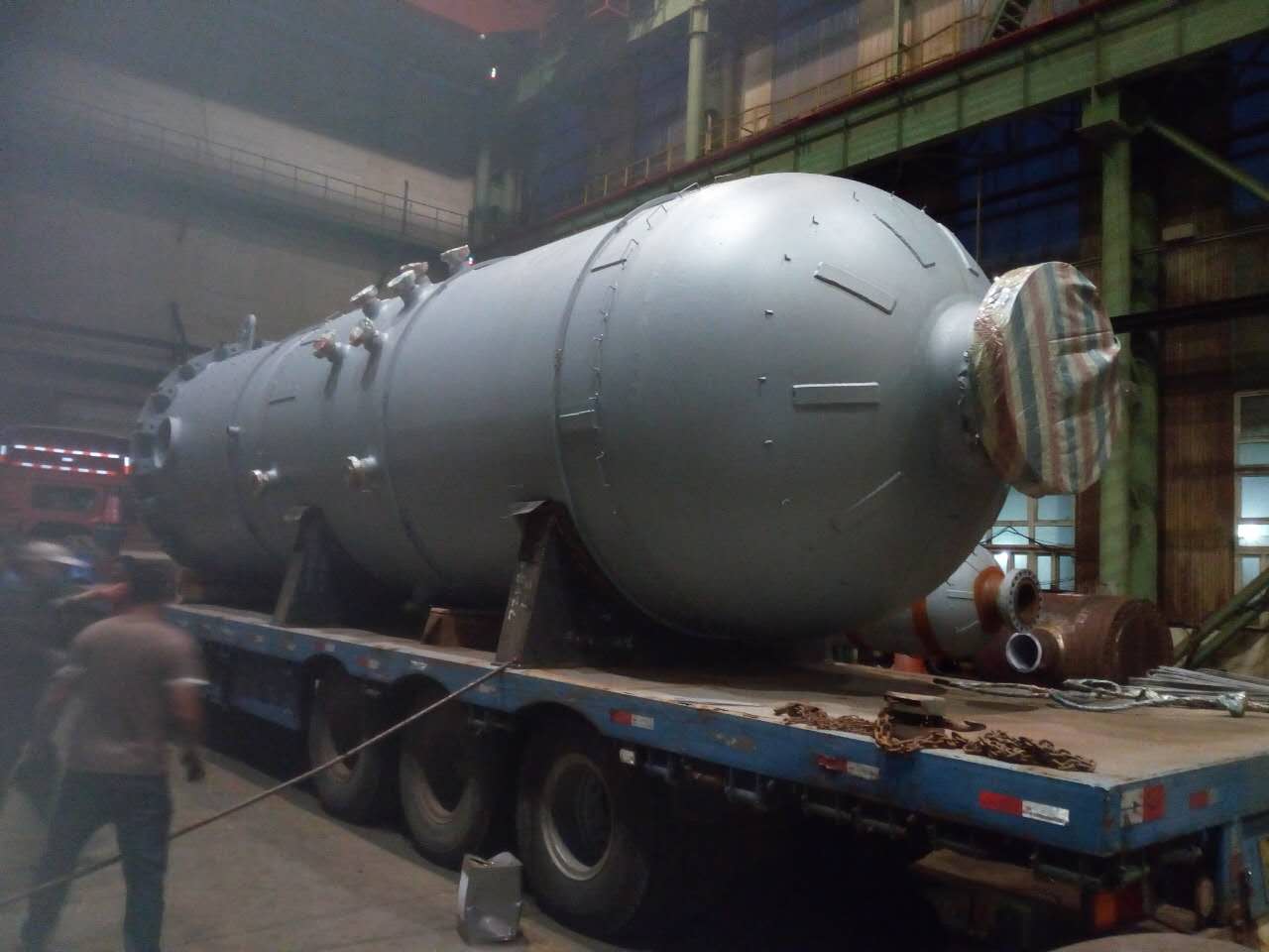 我公司为河北鑫海化工集团有限公司制造的循环氢分液罐竣工发货