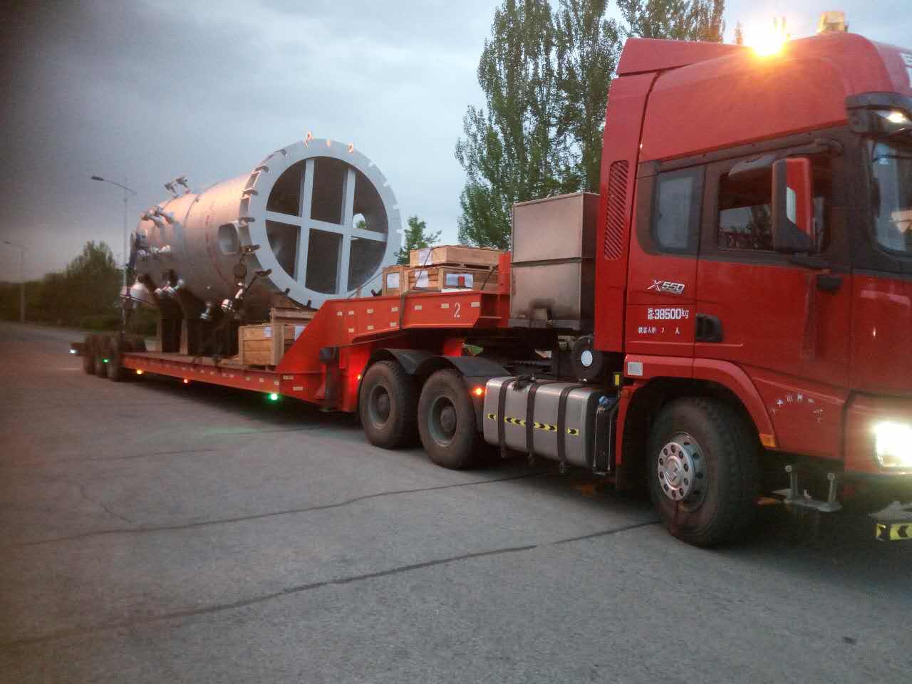 我公司为恒力石化（大连）炼化有限公司制造的循环氢分液灌竣工发货