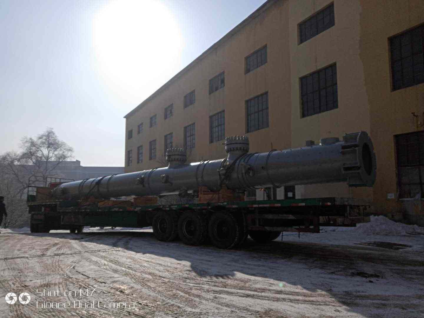 抚机公司为中能国际石化有限公司制造的产品发货