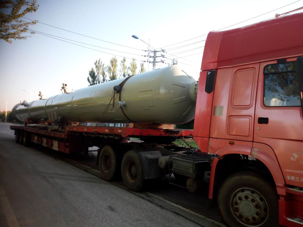 我公司为中国石化青岛石油化工有限责任公司制造的循环氢脱硫塔竣工发货