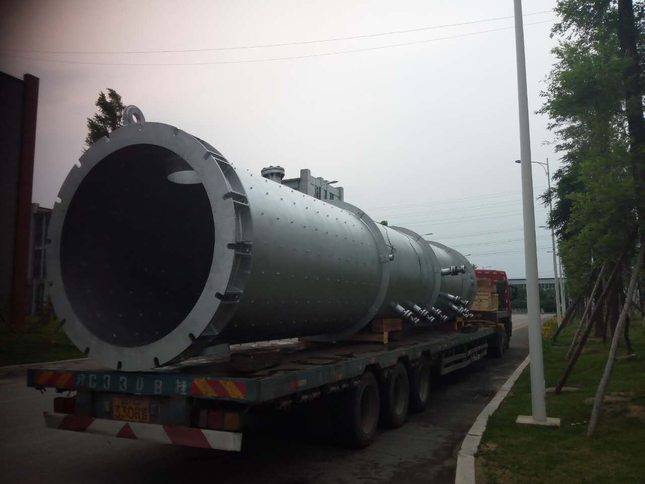 我公司为辽宁北化鲁华化工有限公司承制的反应器竣工发货
