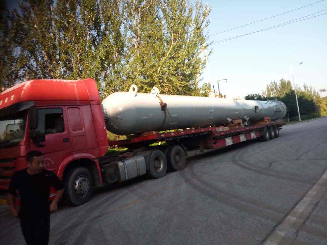 我公司为中国石化青岛石油化工有限责任公司制造的循环氢脱硫塔竣工发货