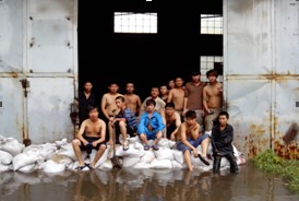 “8.16”洪水来袭 小口径厂房众人抢险