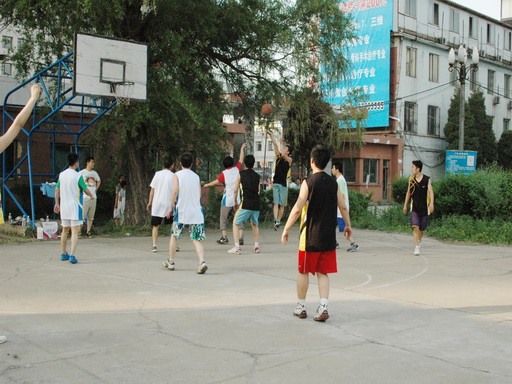 工会职工篮球赛顺利举行