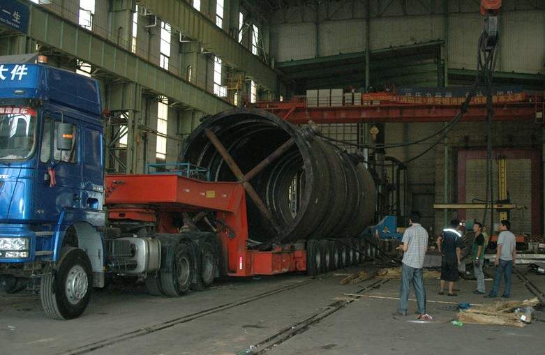 鞭炮齐鸣启鸿运，千吨反应器顺利发往大连