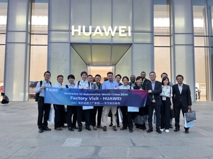 燃动鹏城！AWC 2024开幕首日智能网联汽车行业巨头齐聚，探索未来出行新风向！