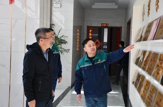 抚顺市市委常委、宣传部部长肖明江一行来访抚机参观调研